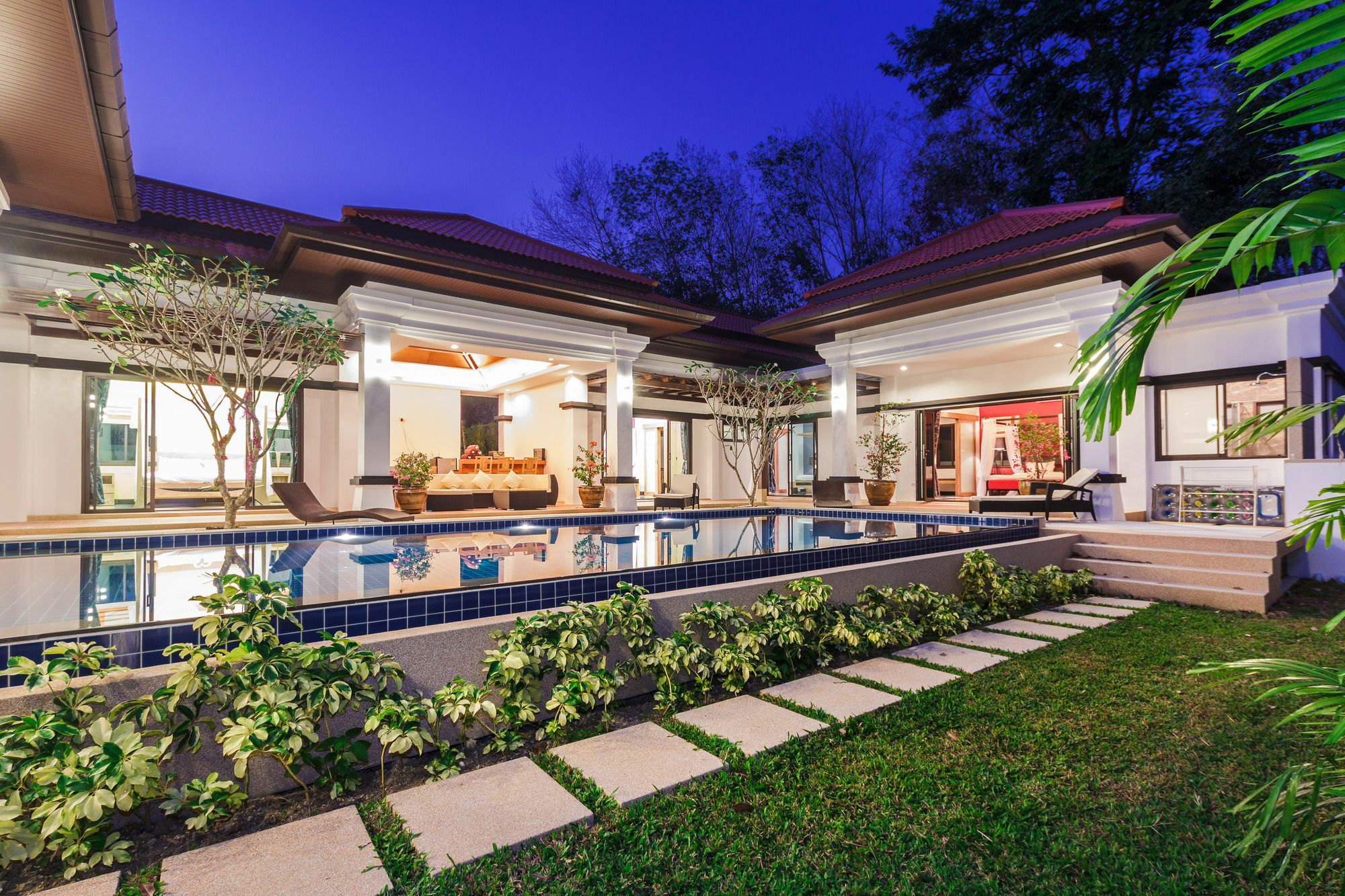 Jewels Villas Phuket Surin Beach  Exterior photo